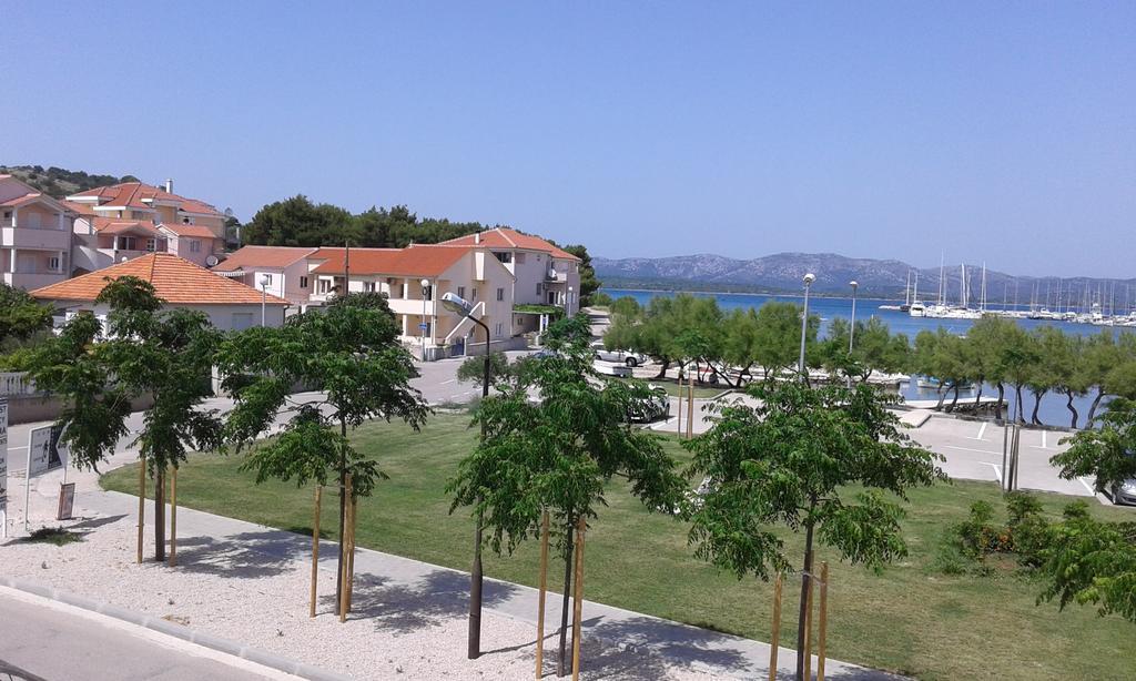 Basil Apartments And Rooms Бетина Экстерьер фото